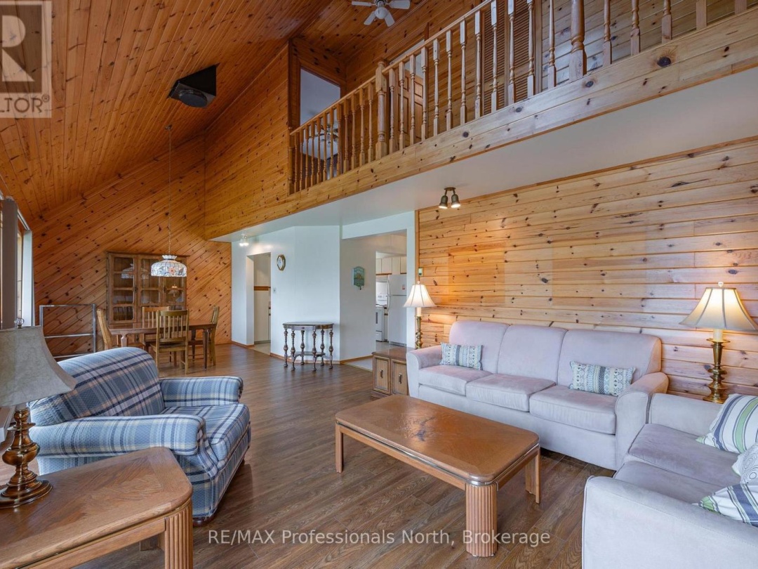1070 Glamorgan Road E, Gooderham Lake