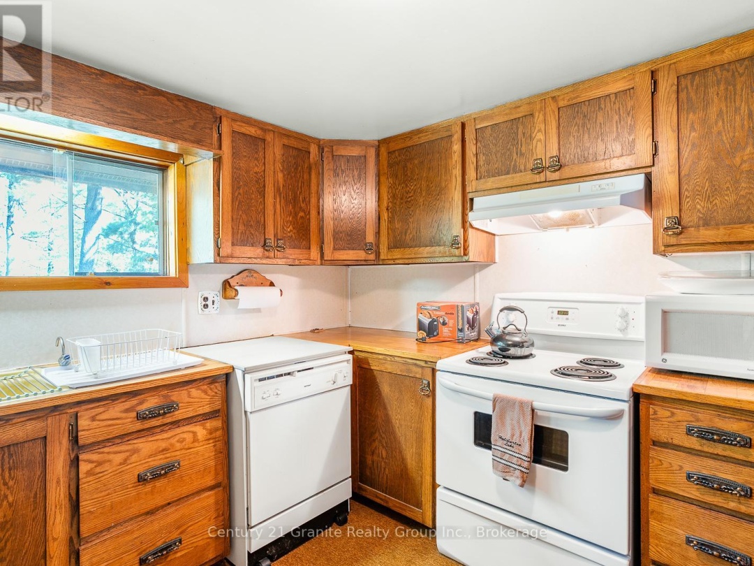 1036 Shirleys Road, Haliburton Lake