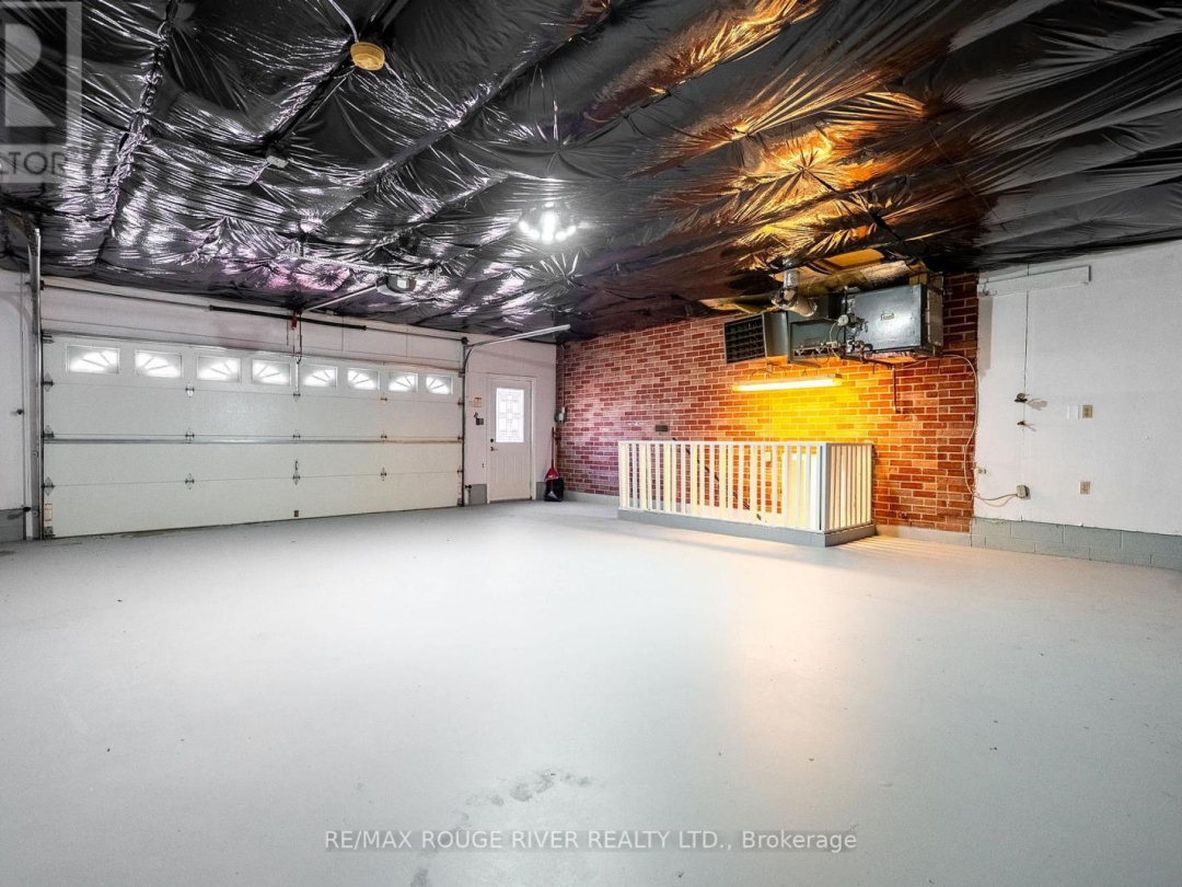 495 LAKELAND CRESCENT, 