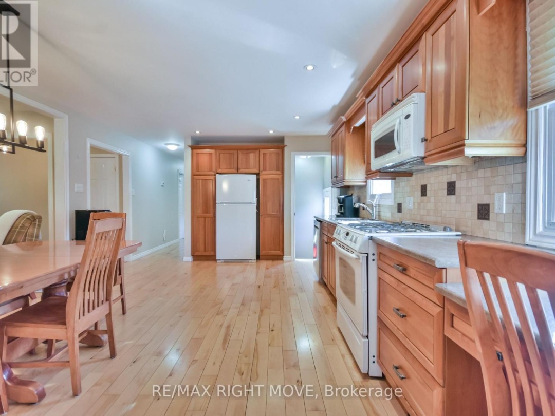 2009 MARCHMONT ROAD, 