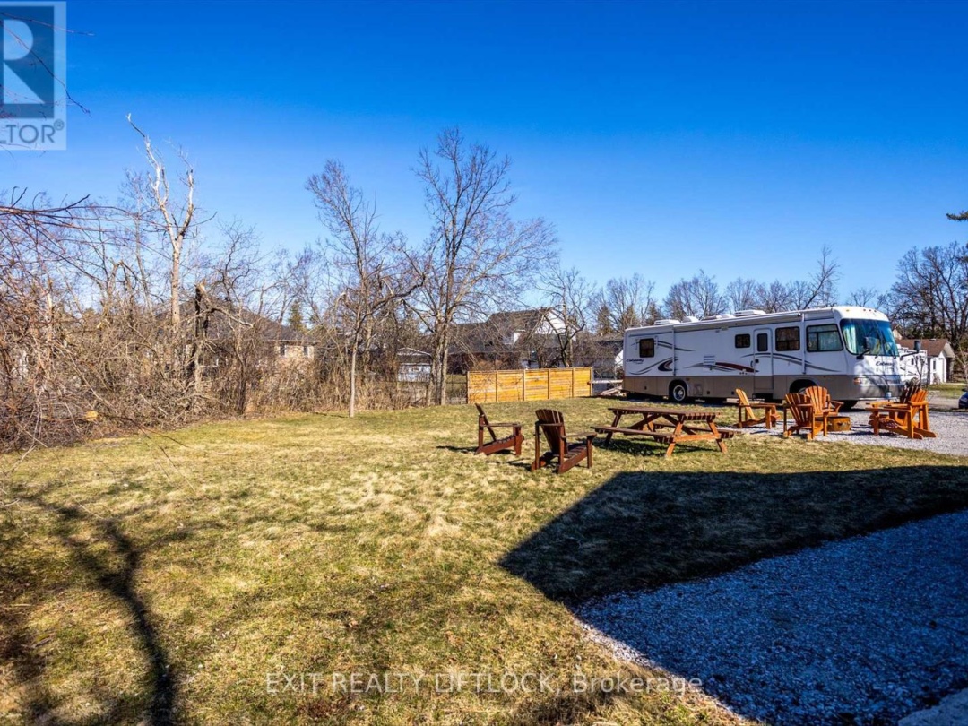 64 Front Street E, Pigeon Lake