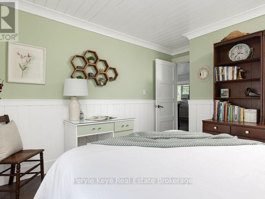 118 ROBIN ROAD, 