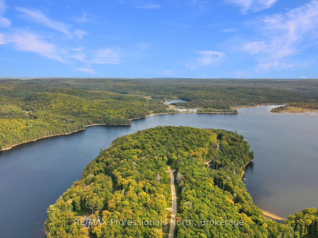 1034 Lone Wolf Crescent, Percy Lake
