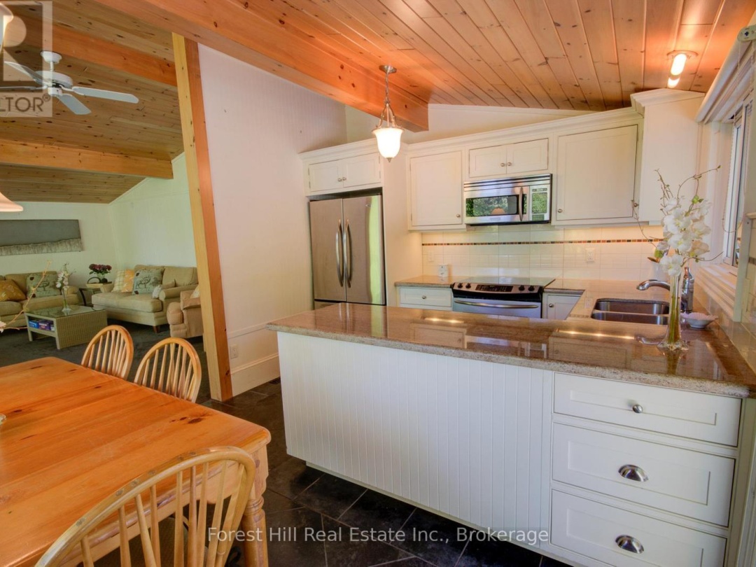 21 LAKEVIEW CRESCENT, 