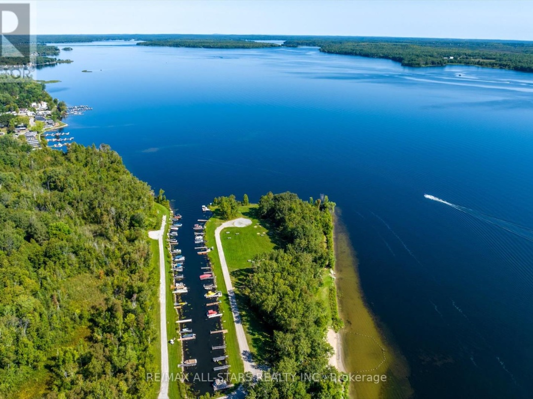 369 The Captain's Cor, Pigeon Lake