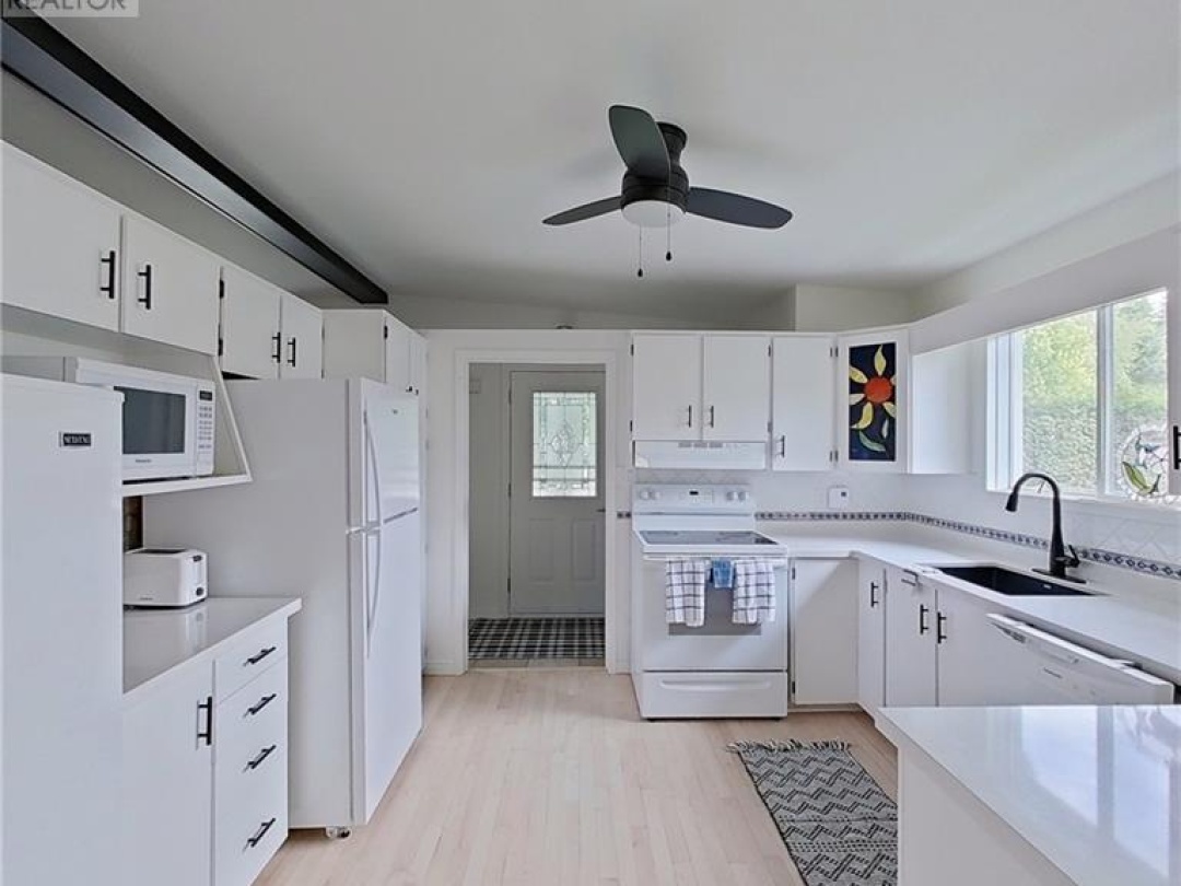 4 MAYPARK Drive, 