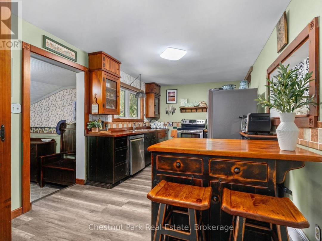1047 NAISMITH ROAD E, 