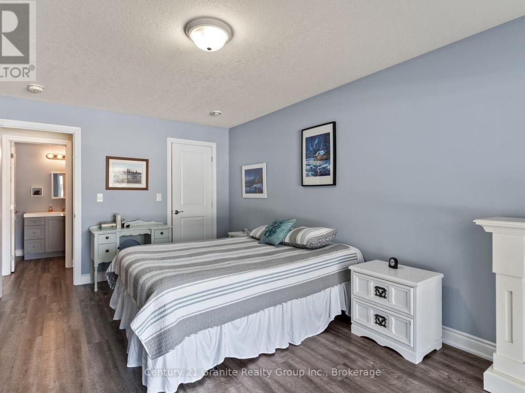 17 Webb Circle, Kashagawigamog Lake