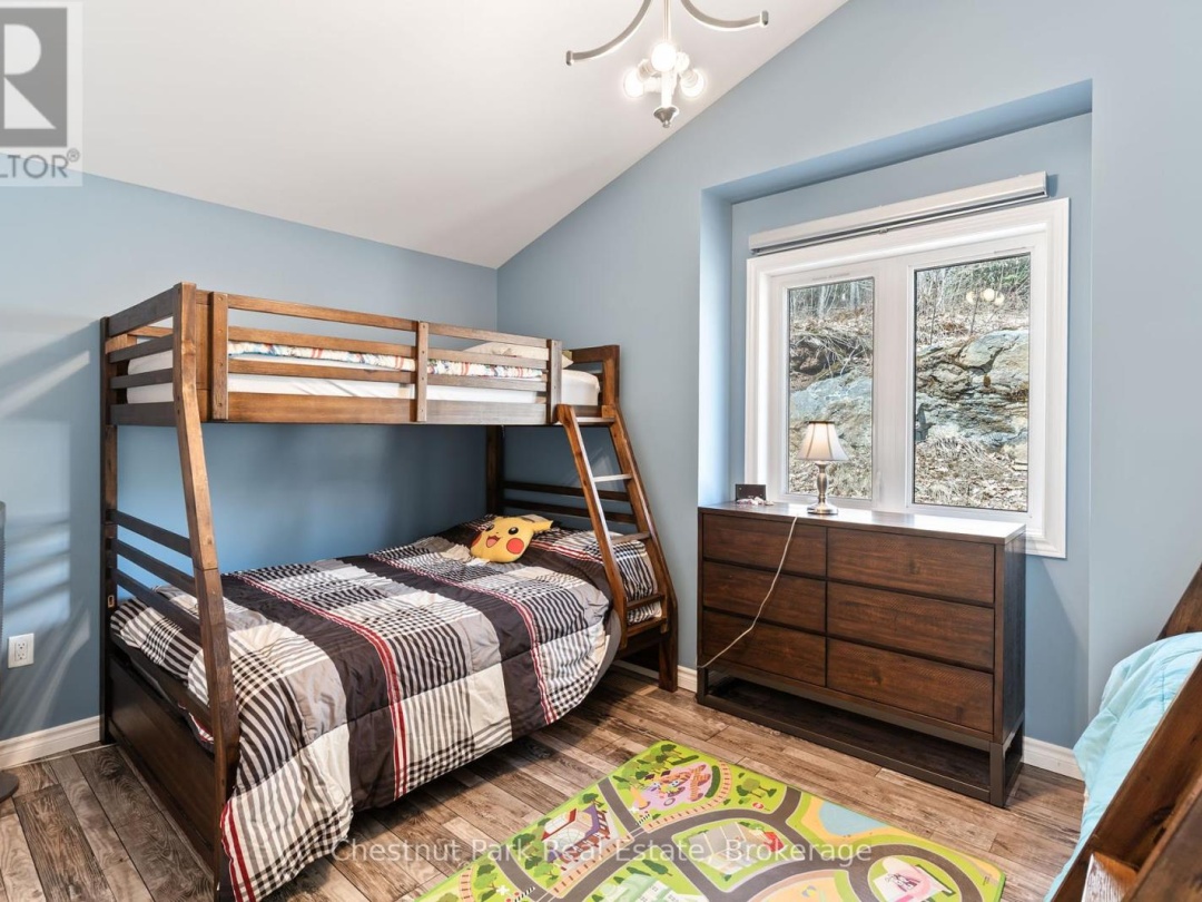 5989 KENNISIS LAKE ROAD, Kennisis Lake