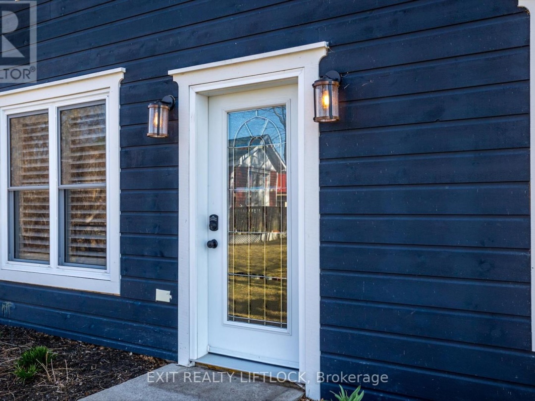 64 Front Street E, Pigeon Lake