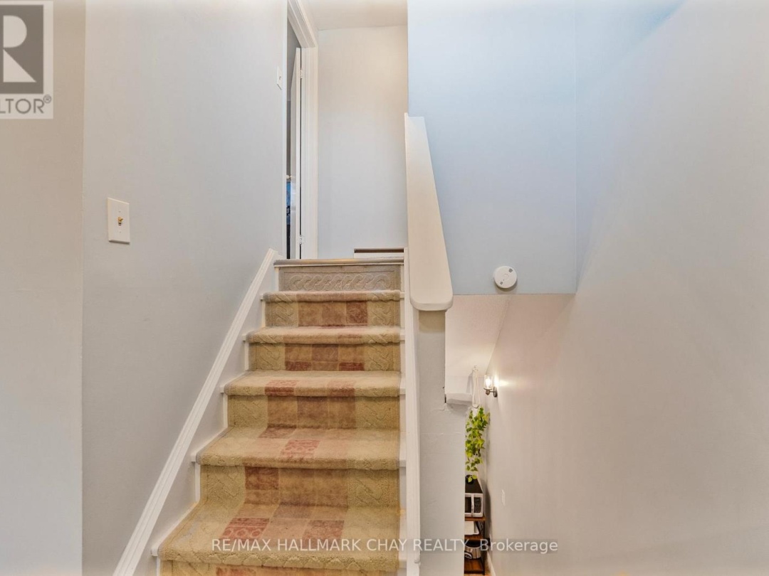 27 40 Victoria Crescent, Orillia