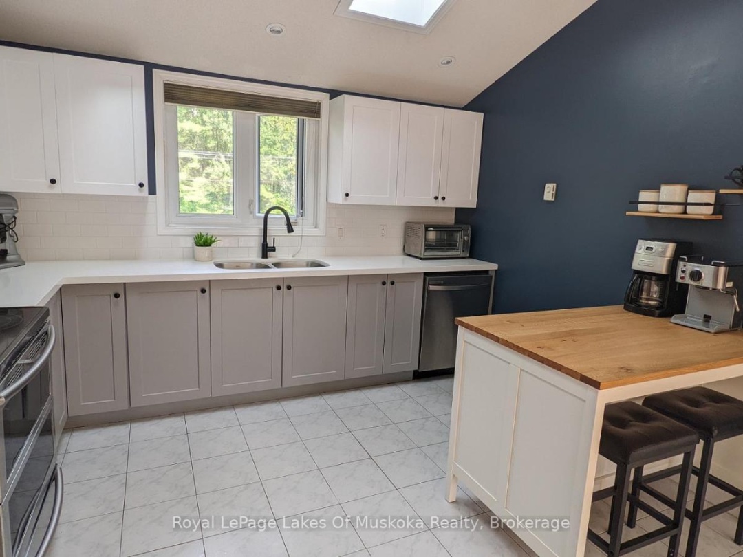 1815 Peninsula Point Road, Severn Lake