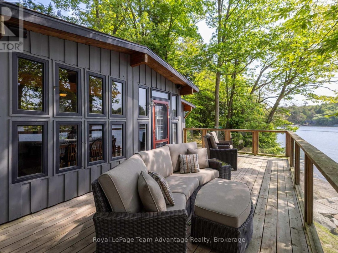 24 B717 ISABELLA ISLAND, 