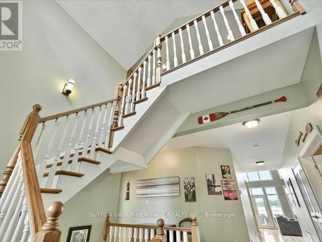 400 FRONT STREET W, 