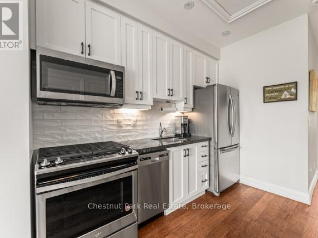 B#206 - 1869 MUSKOKA ROAD 118 HIGHWAY W, 