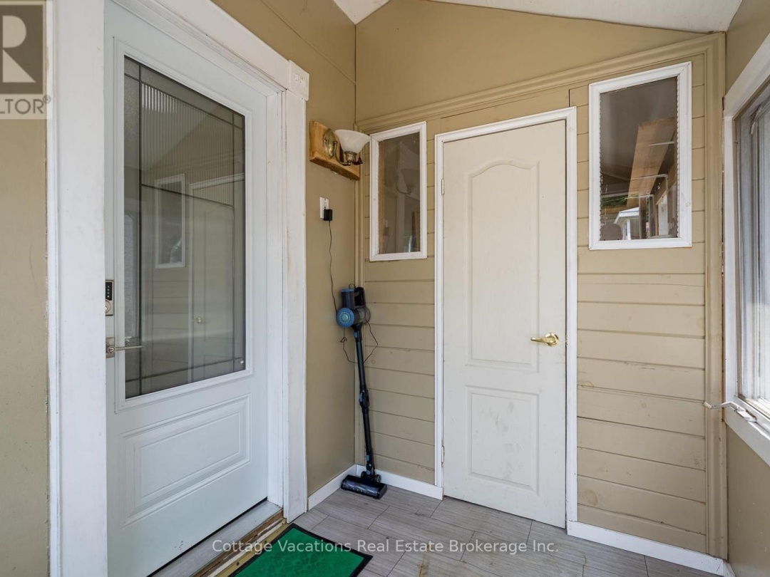1 DUNCAN STREET E, 
