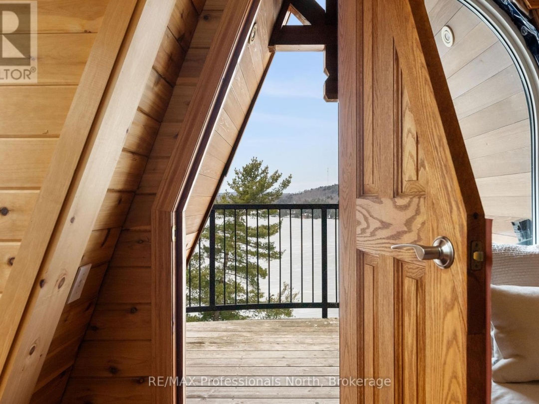 1307 Watts Road W, Kennisis Lake