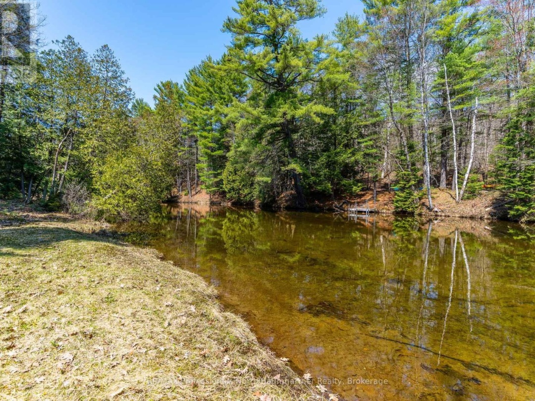 1065 Cloverleaf Road, Kennisis Lake