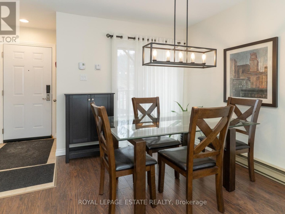 201 27 Deerhurst Drive, Peninsula Lake
