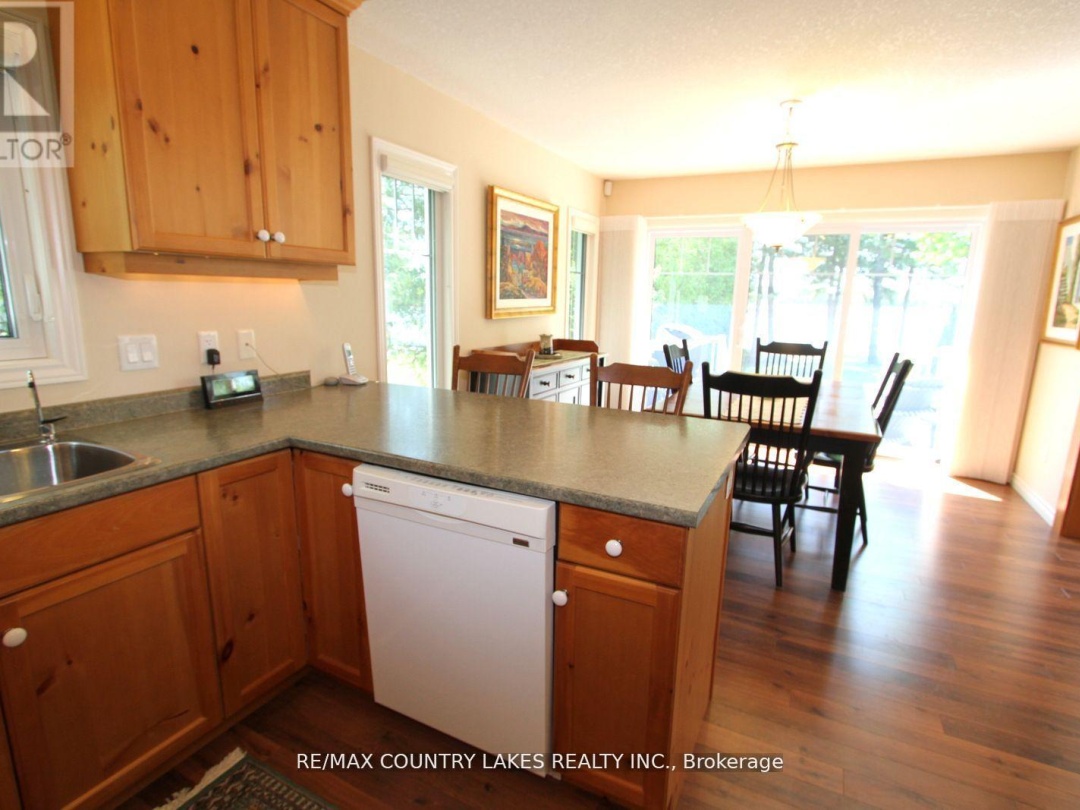 275 MCGUIRE BEACH ROAD, Canal Lake