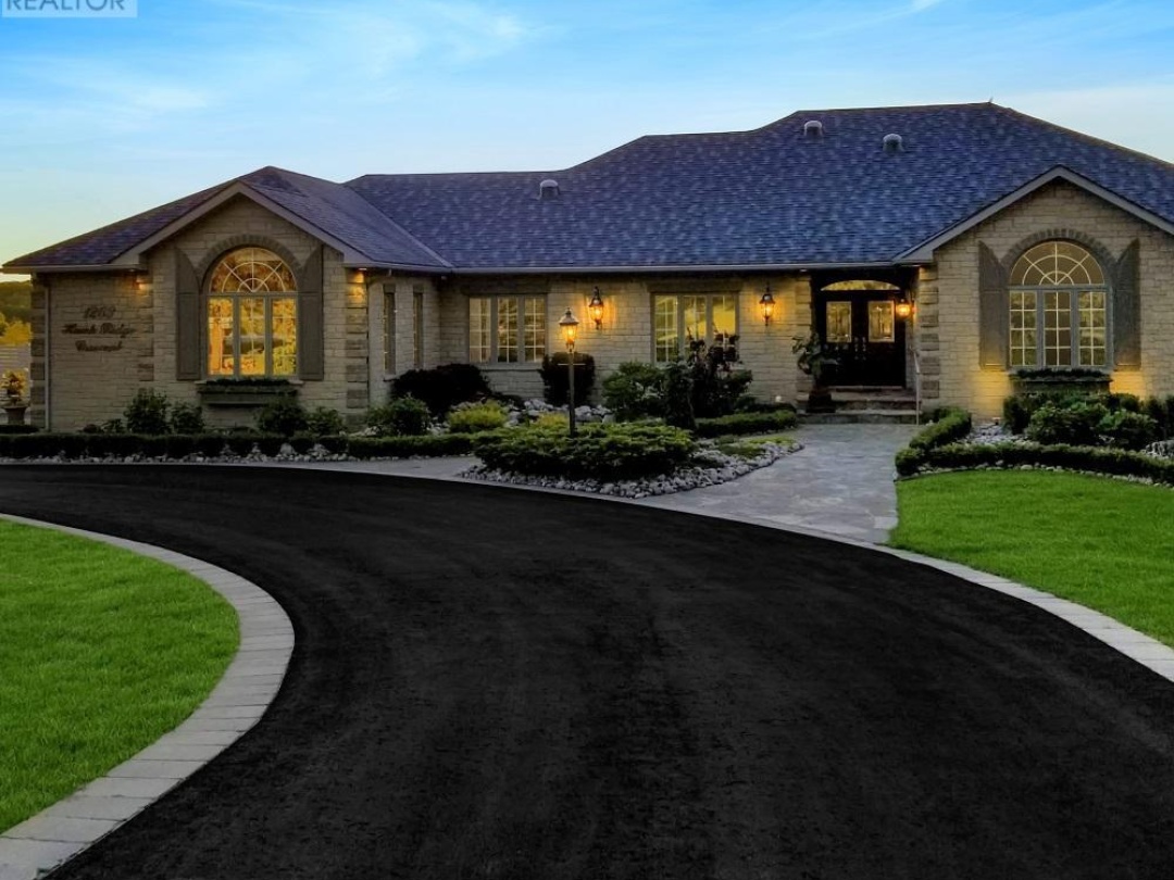 1263 Hawk Ridge Crescent, Severn
