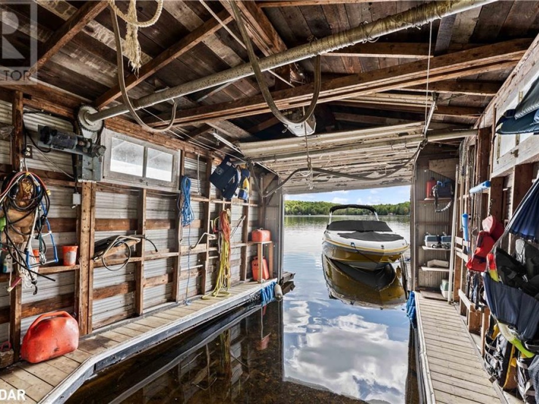 228 Macbeth Island Island, Wood Lake