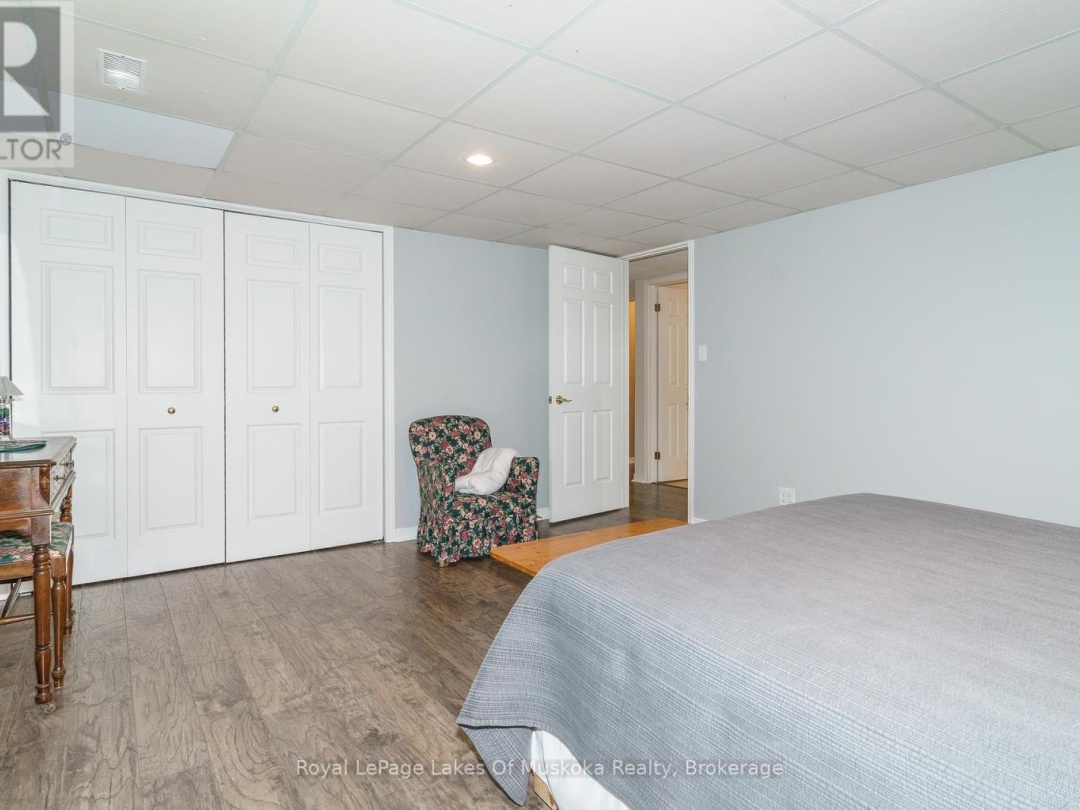 1020 AMELIA CRESCENT, 