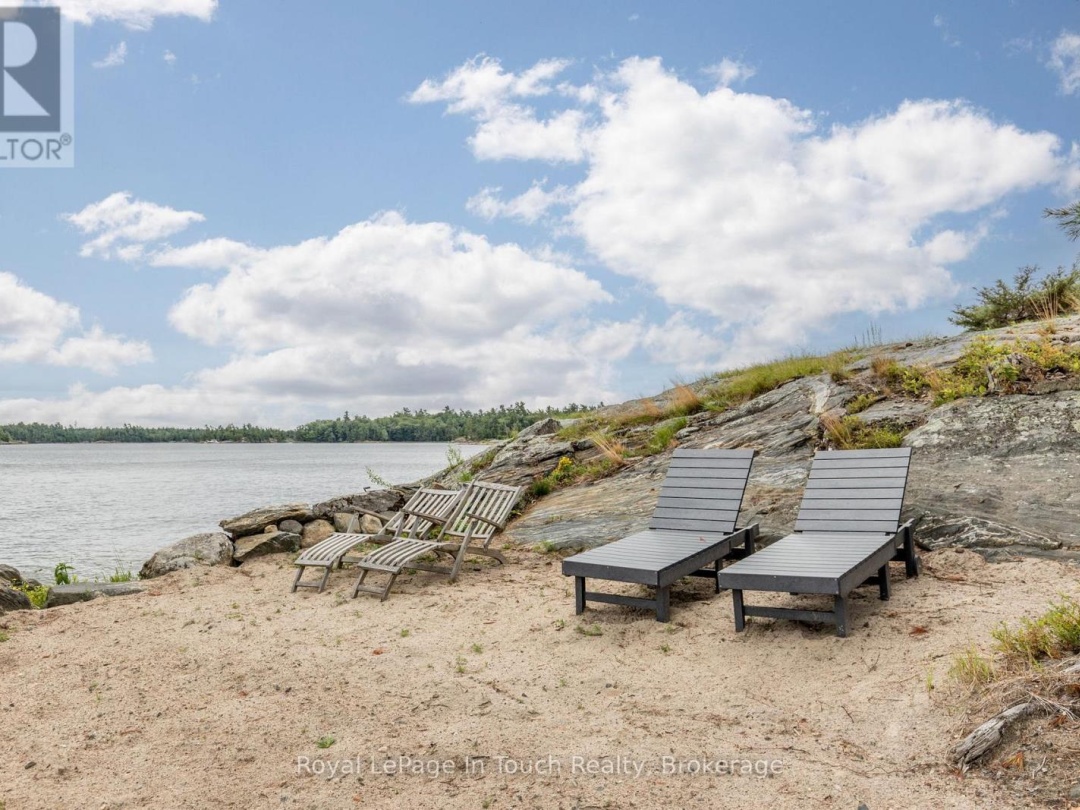 B686-8 DERBYSHIRE ISLAND, Georgian Bay