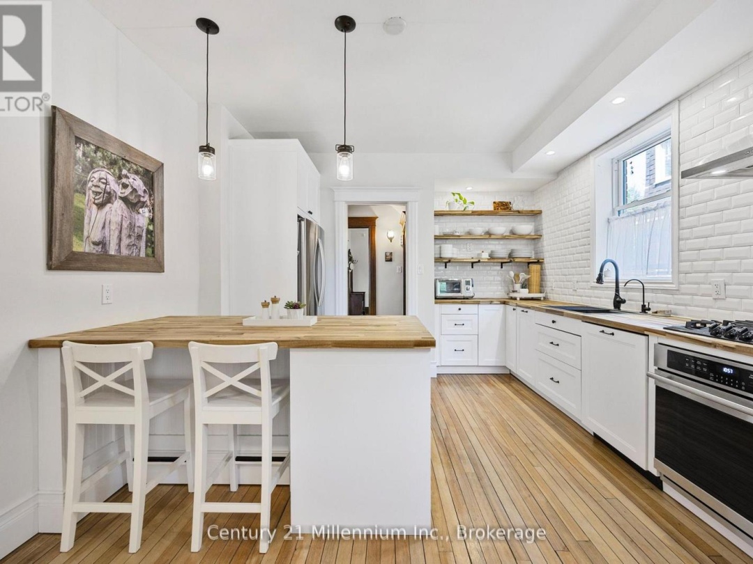 100 MATCHEDASH STREET N, 