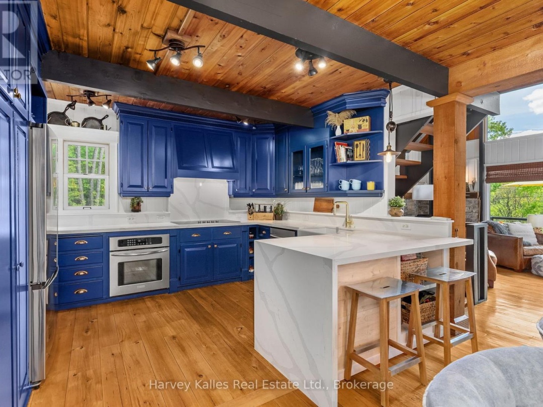 157 Chalet Crescent, Peninsula Lake