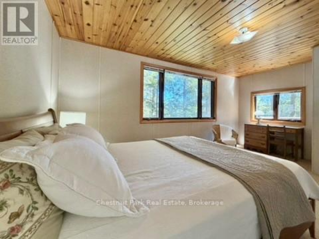 1062 ELMHURST LANE, Kennisis Lake