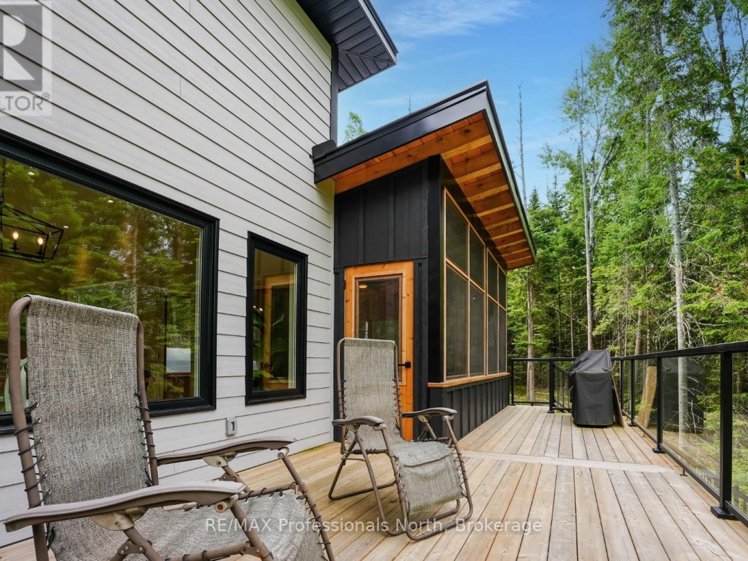 1086 STOTHART CREEK ROAD, 