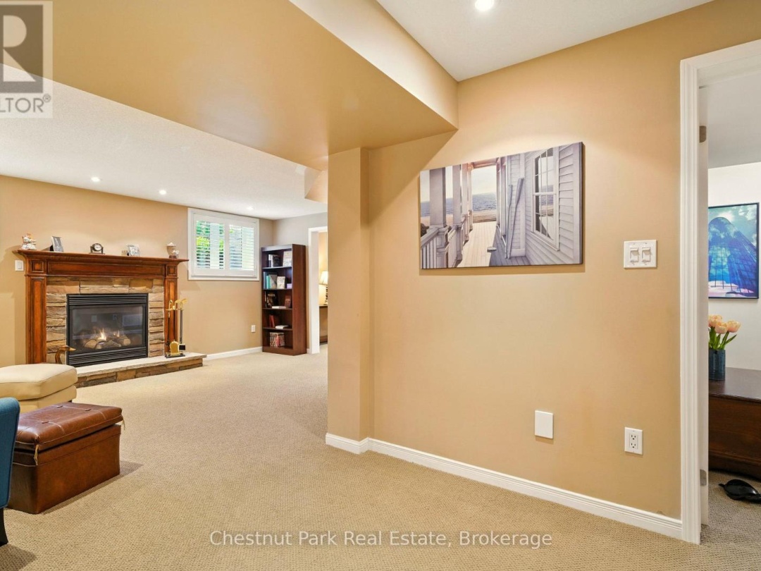 33 CLEARBROOK TRAIL, 