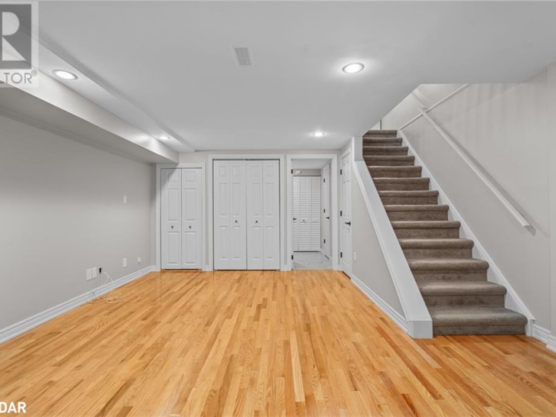 1 Olive Crescent Unit# 4, Lake Simcoe