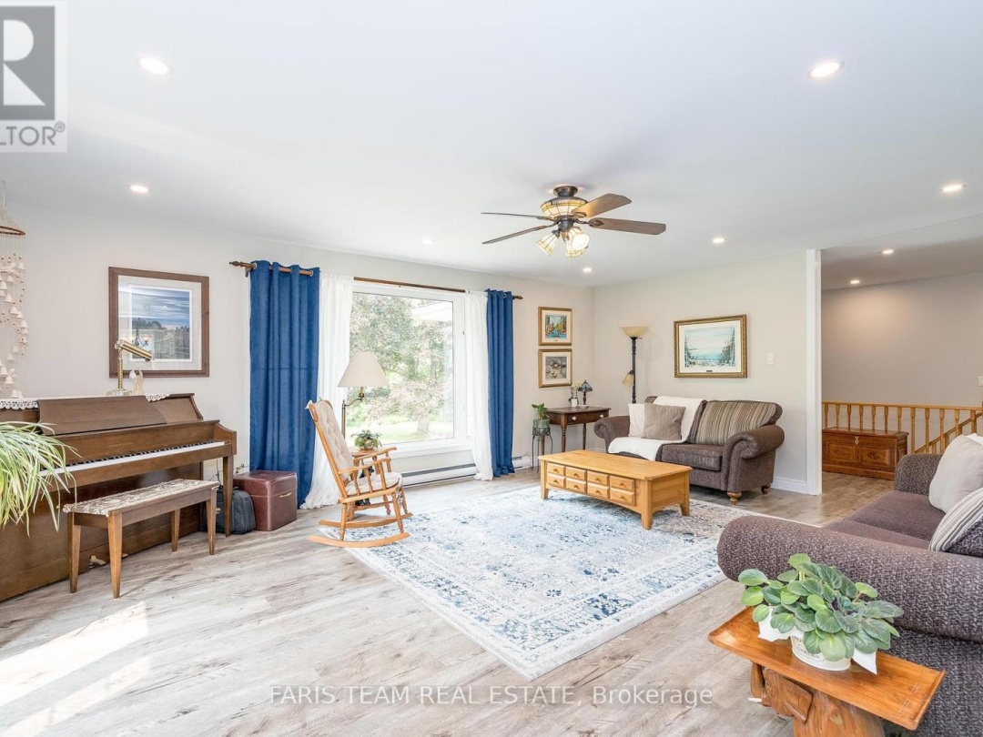 1669 Newton Street, Tay