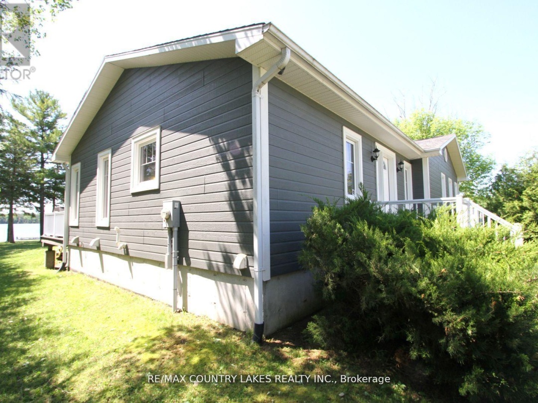 275 MCGUIRE BEACH ROAD, Canal Lake