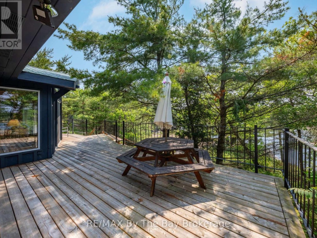12 IS 3900 GEORGIAN BAY, 