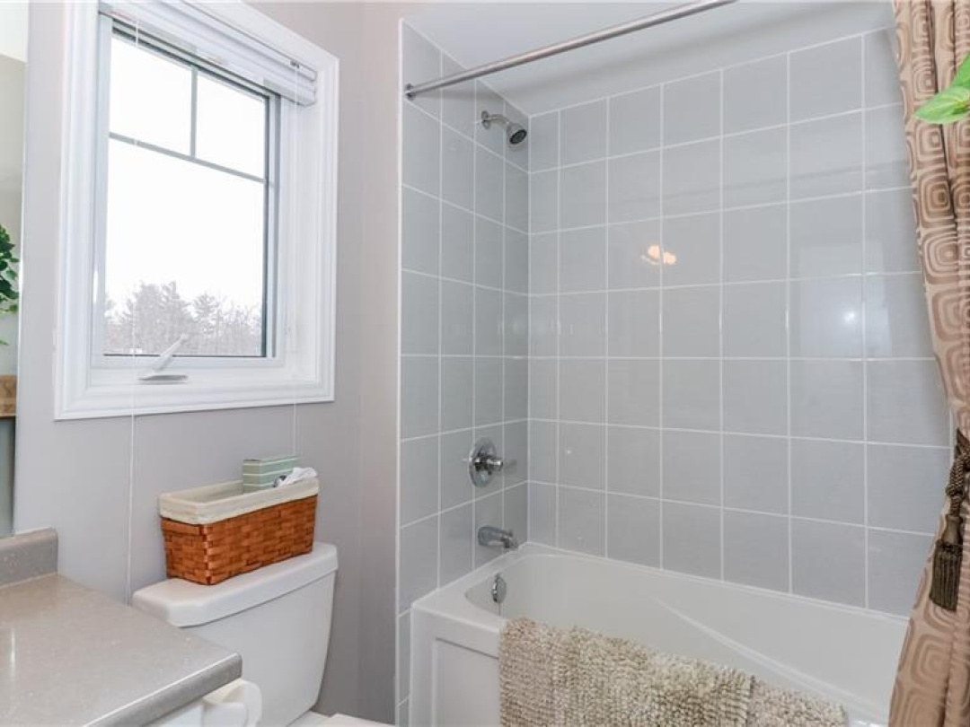 28 MASTERS Crescent, 