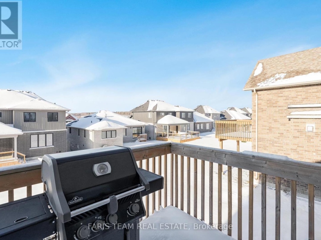 3096 Orion Boulevard, Orillia