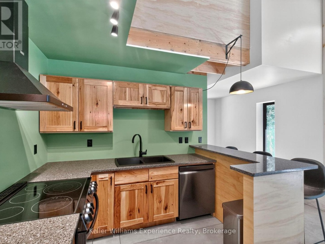 753 HONEY HARBOUR ROAD, 