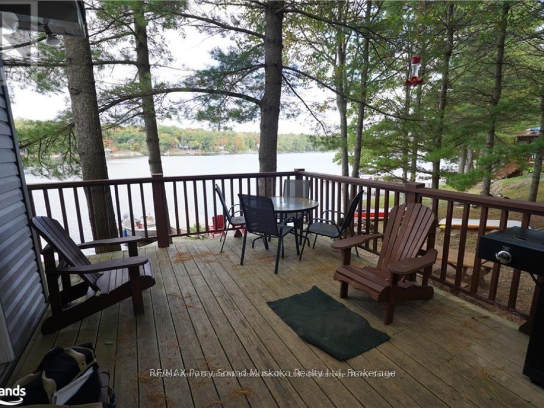 121 Healey, Healey Lake