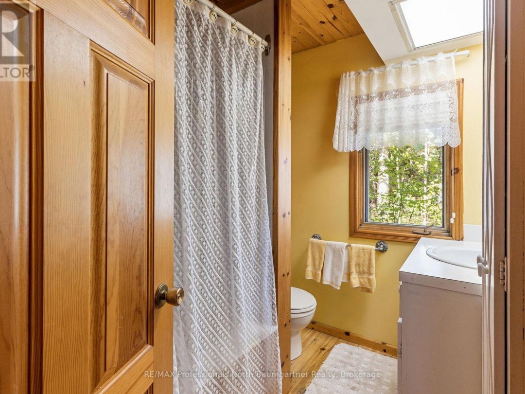 6469 Kennisis Lake Road, Kennisis Lake