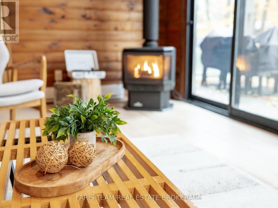 7475 ISLAND CRESCENT, 