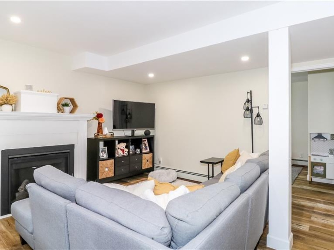 1 MARIPOSA Drive, 