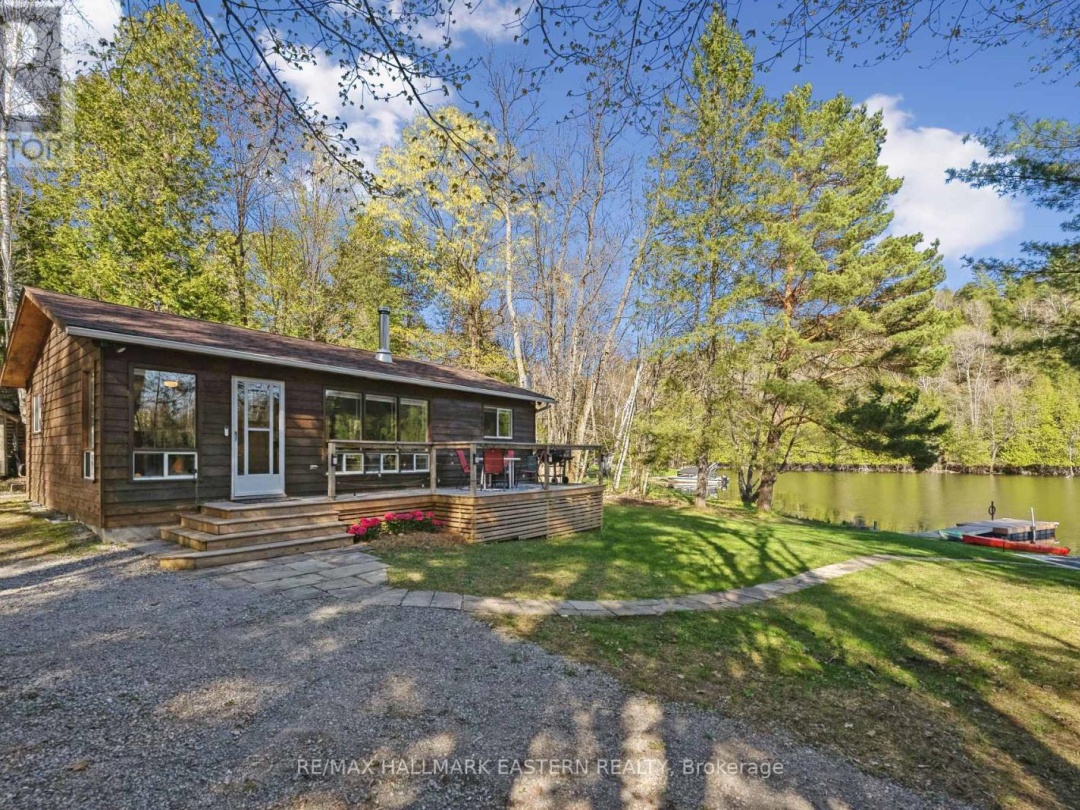 1025 Dickies Lane, Gooderham Lake