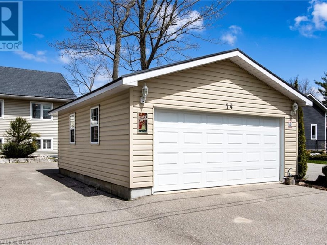 14 Lighthouse Crescent S, Georgian Bay