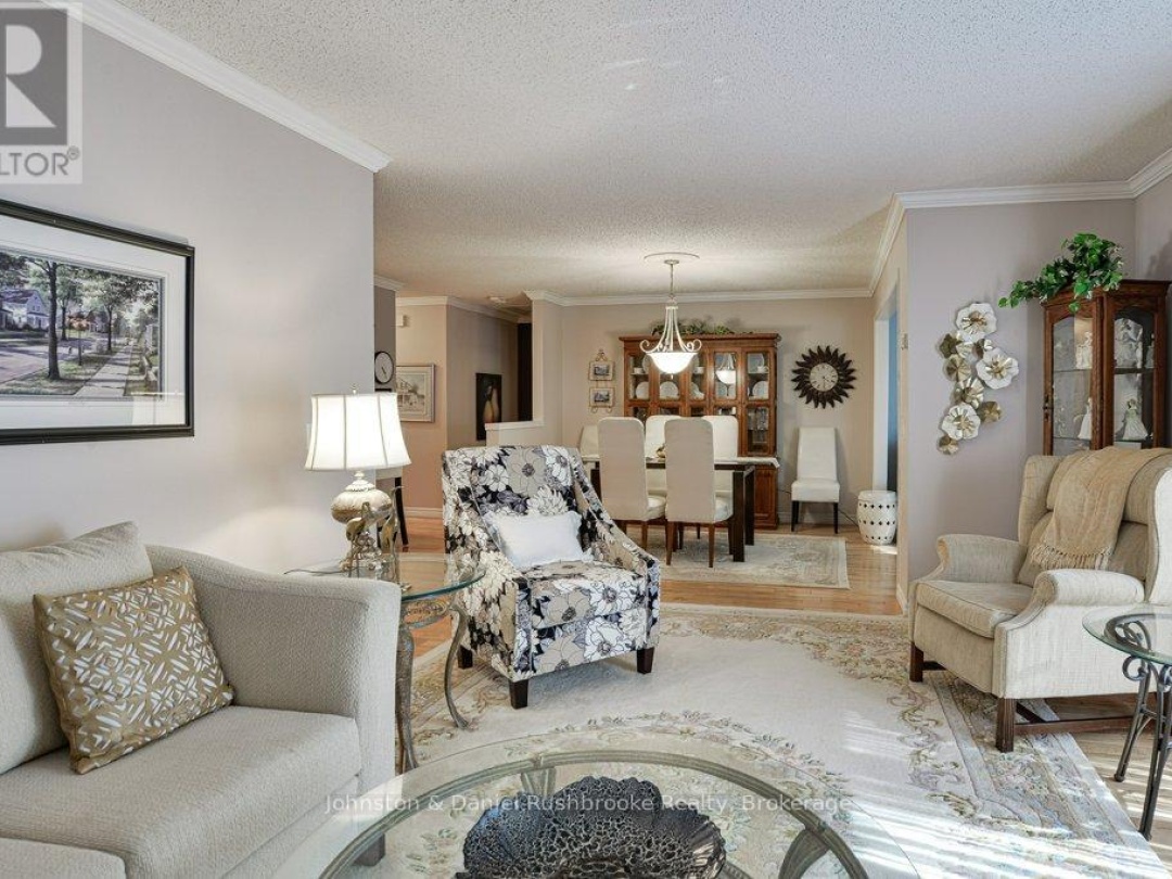 21 PINERIDGE GATE E, 