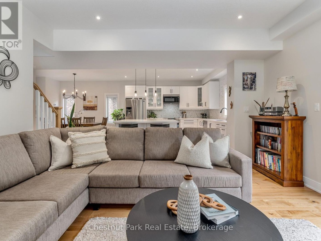 76 SELKIRK DRIVE, 