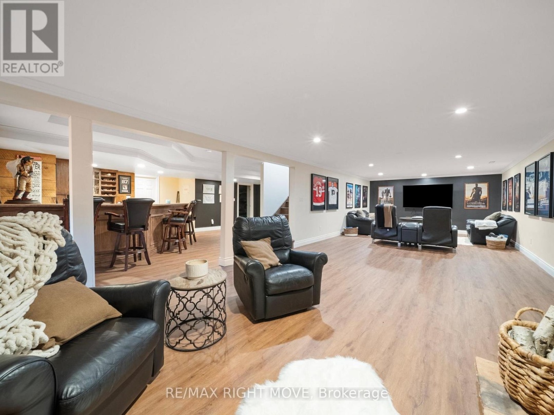 1948 CARRIAGE COURT, 