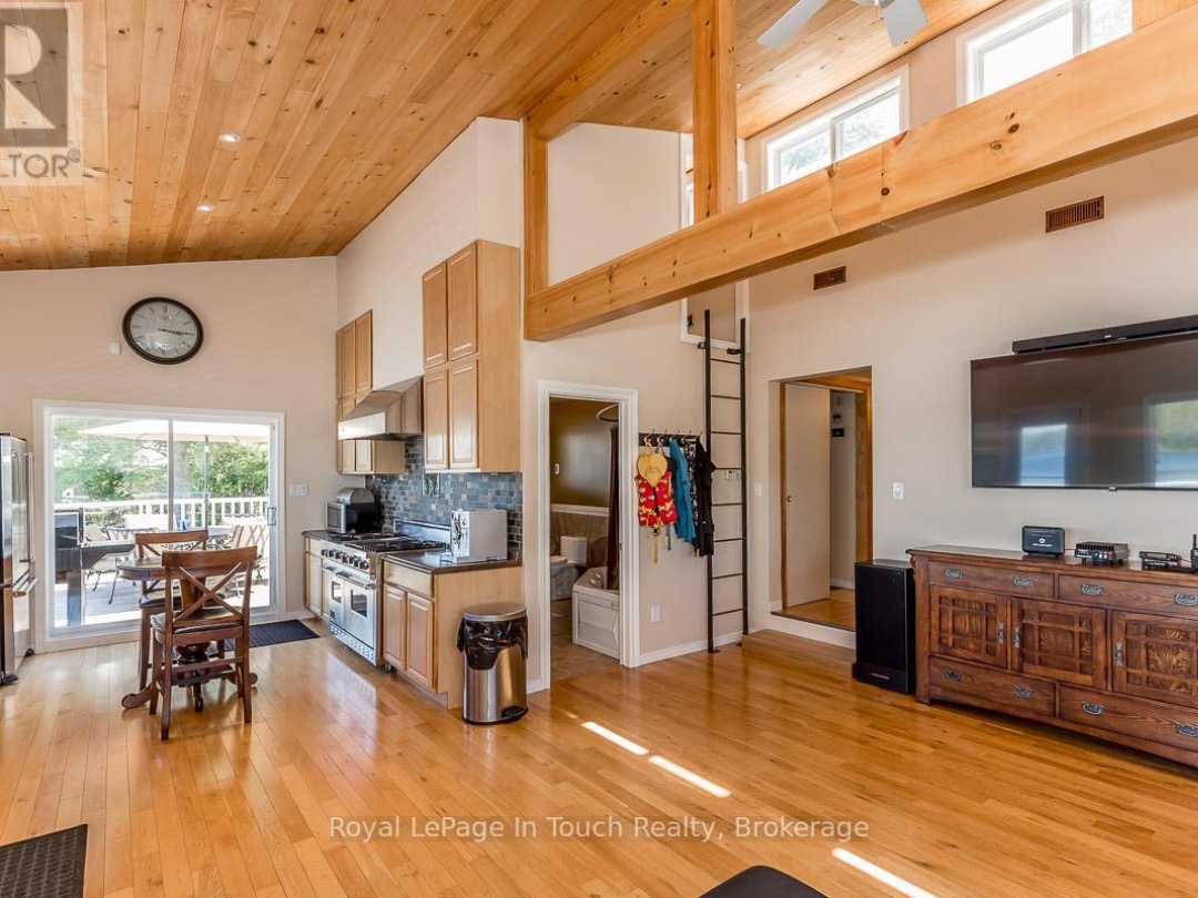 36 Yellowhead Island, Gloucester Pool
